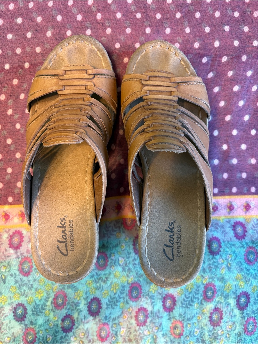 Clarks Bendables Tan Woven Slide wedge sandals